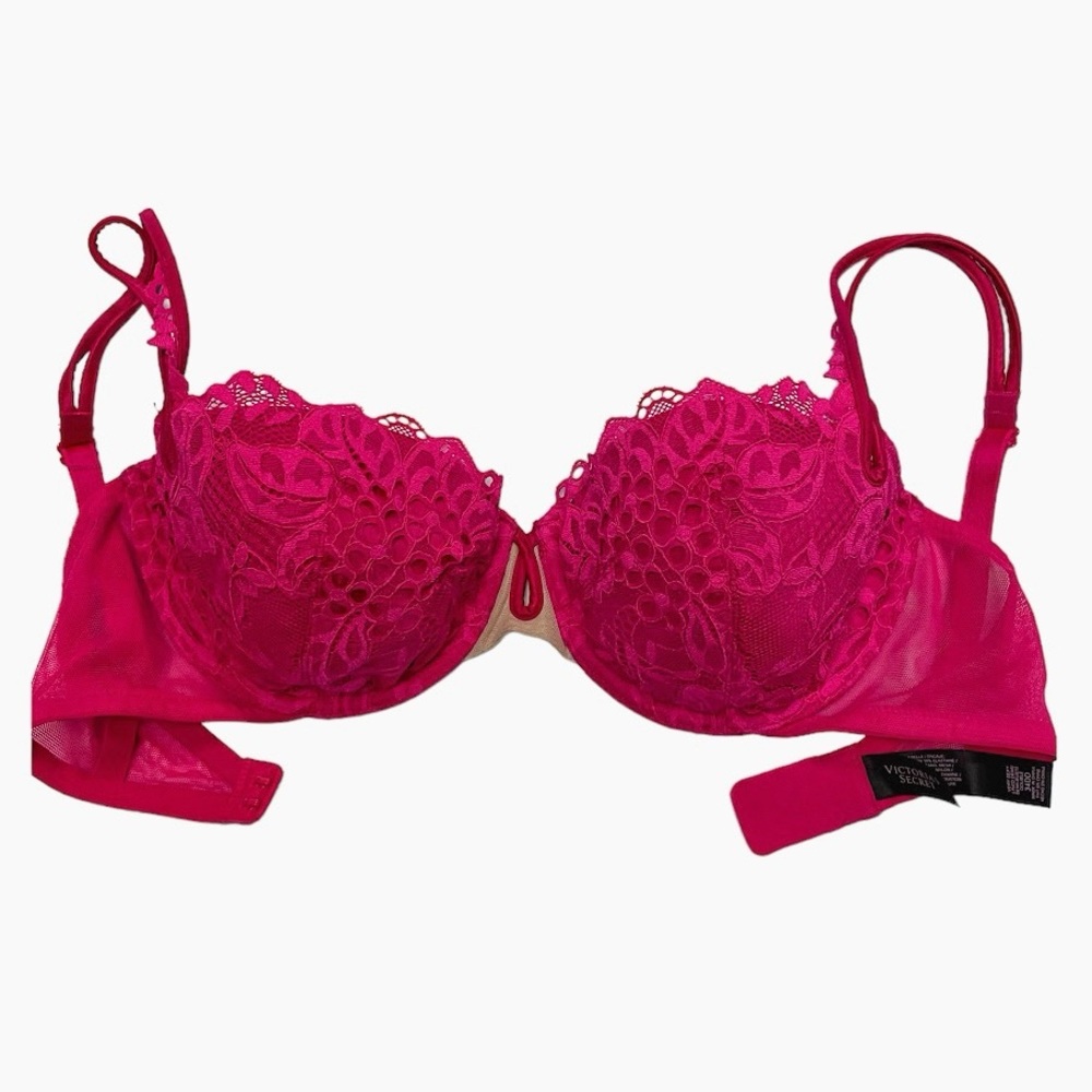 NWOT Victoria's Secret very sexy lined lace bra size 34DD